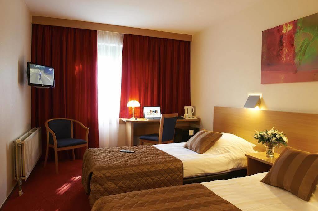 Bastion Hotel Tilburg Eksteriør billede